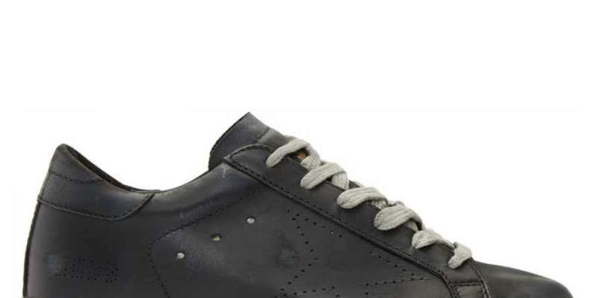 Golden Goose Sneakers to the